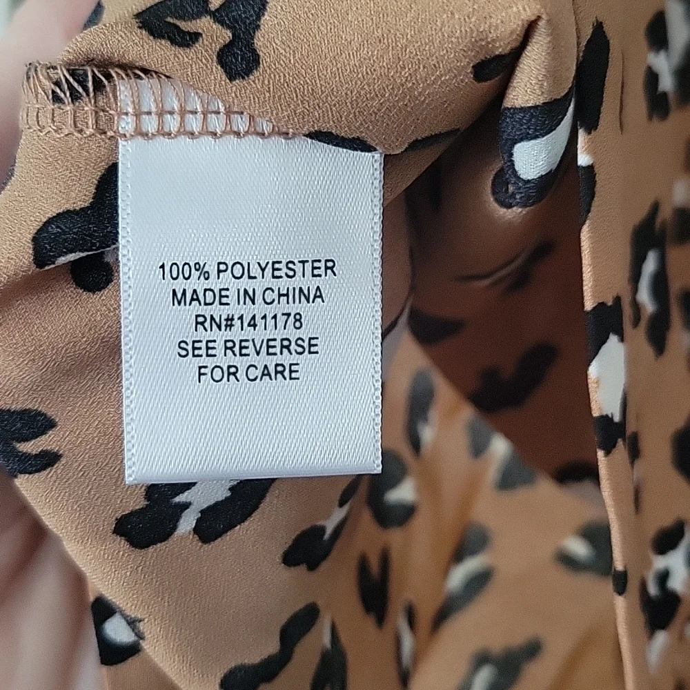 Leopard button down top - Picture 3 of 4